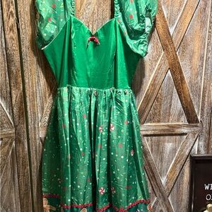 Unique Vintage Gingerbread Motifs Green Maxi Dress with Festive Print